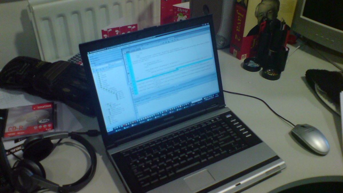 Laptop hay PC: nên chọn gì khi nhu cầu thay đổi nhanh